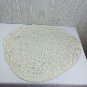 Vintage cream oval Lace-style doilies placemat set of 4 table setting floral